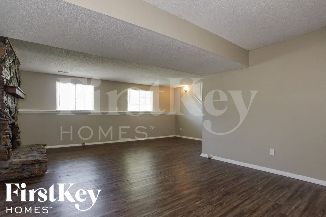 4321 Castle Heights Dr - Photo 3 of 15