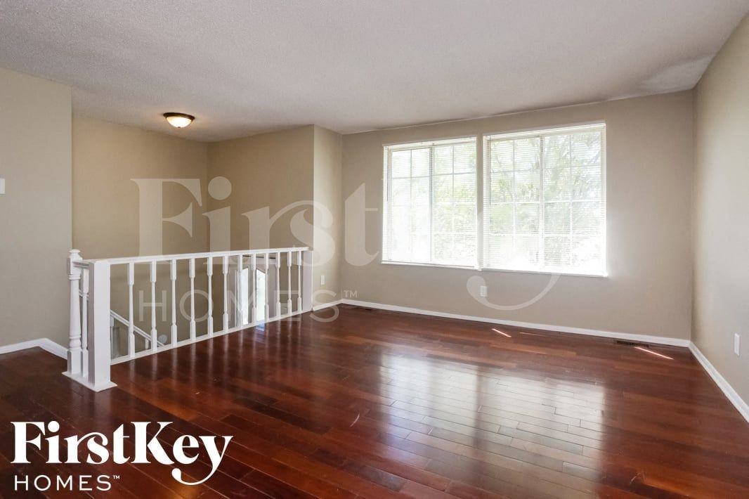 4321 Castle Heights Dr - Photo 4 of 15