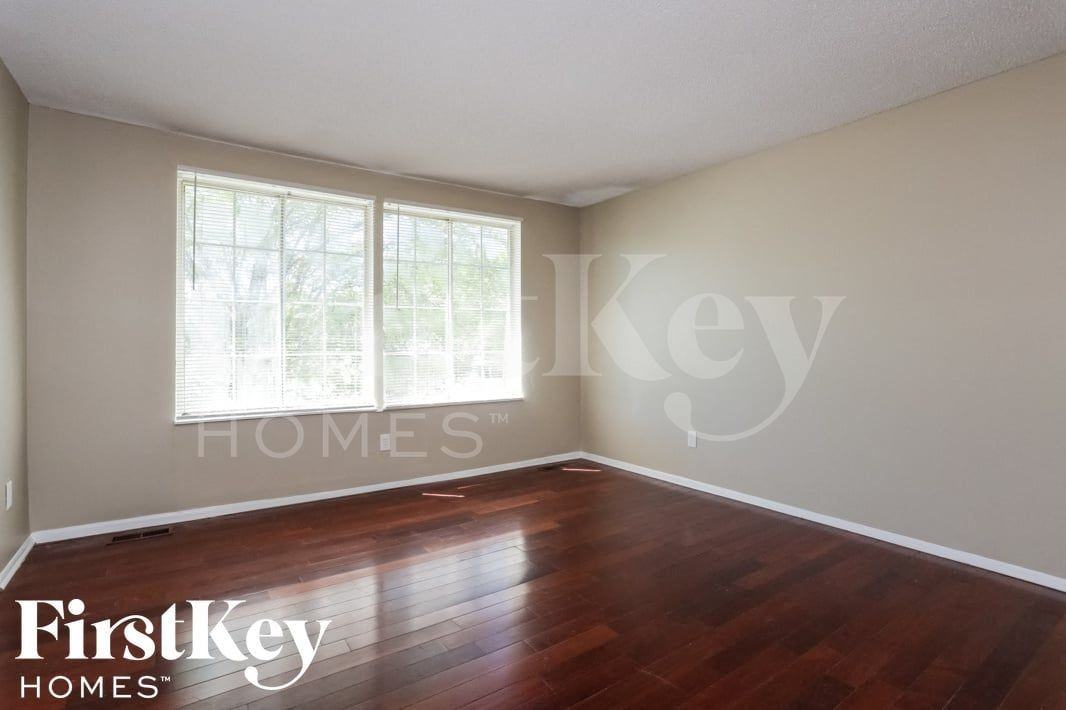 4321 Castle Heights Dr - Photo 5 of 15