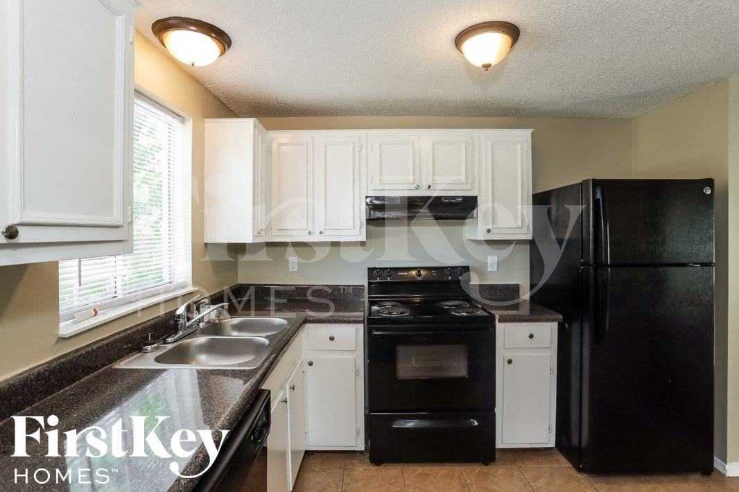 4321 Castle Heights Dr - Photo 6 of 15