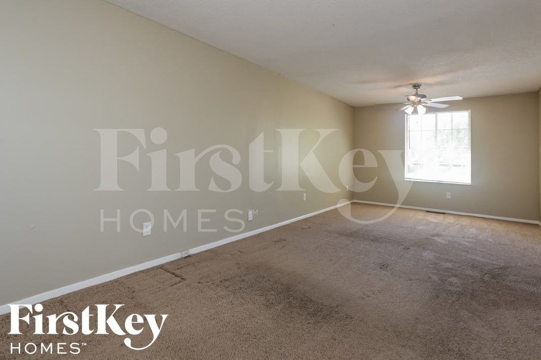 4321 Castle Heights Dr - Photo 7 of 15