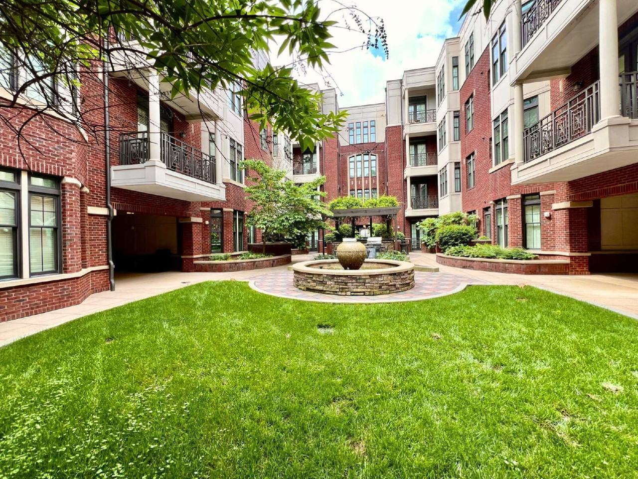 2810 Selwyn Ave #111 - Photo 6 of 27