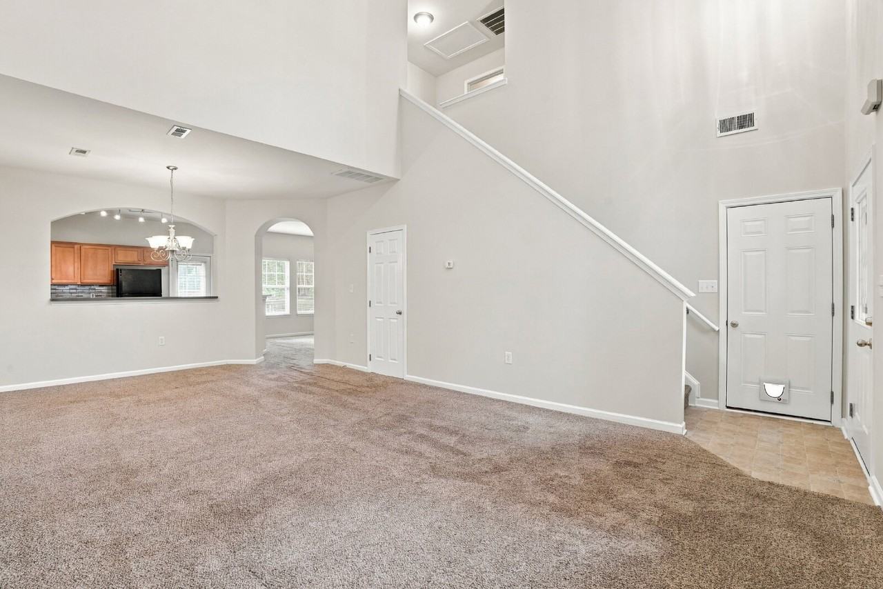 345 Doughton Ln - Photo 5 of 31