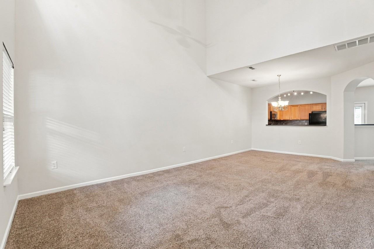 345 Doughton Ln - Photo 6 of 31
