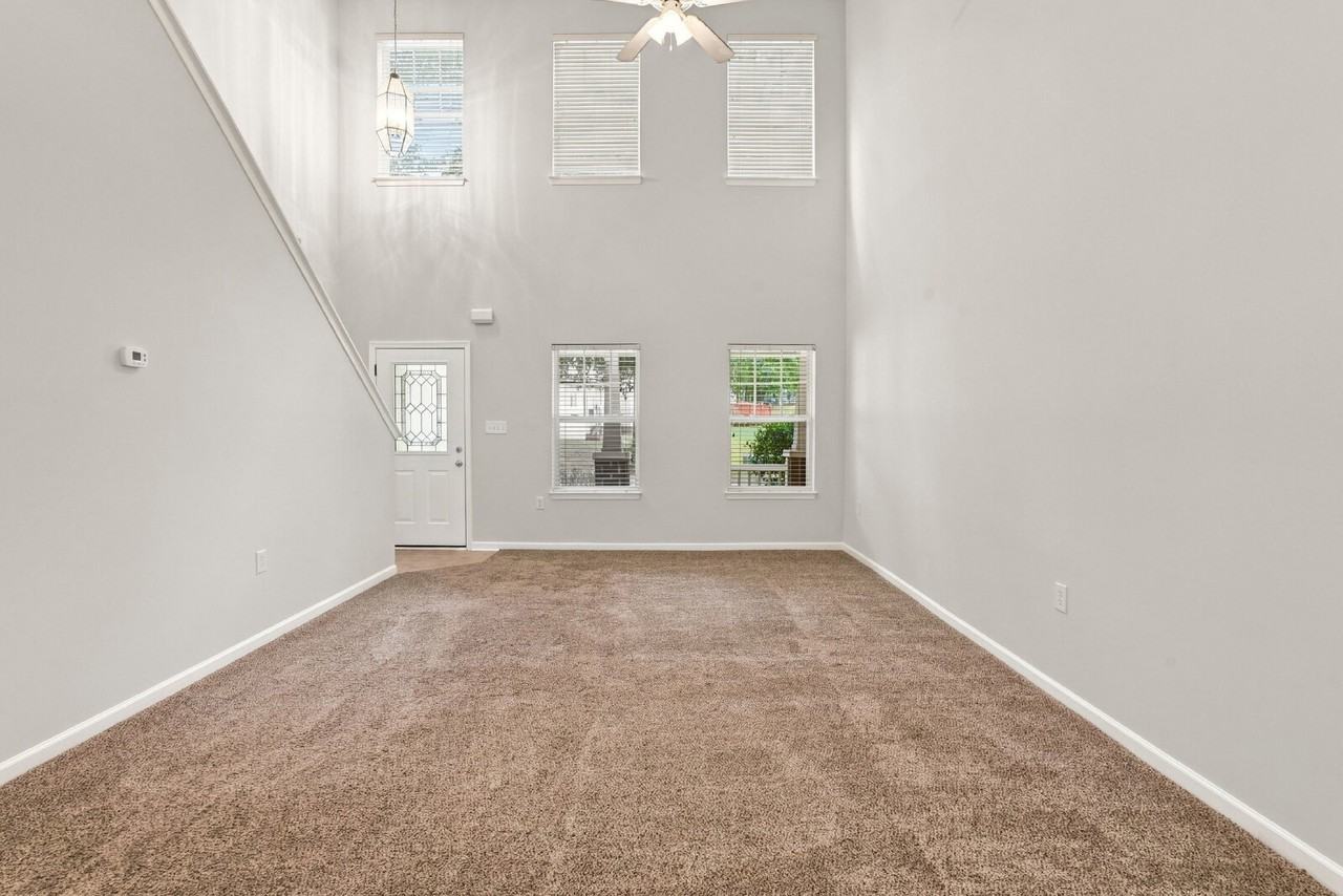 345 Doughton Ln - Photo 7 of 31