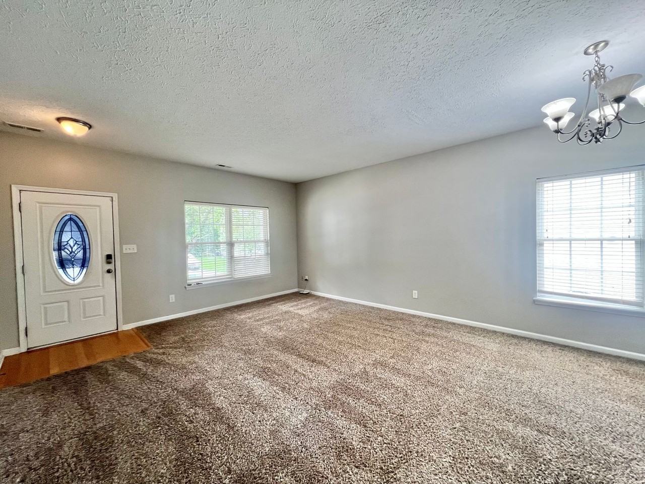 2019 Spring Creek Dr - Photo 2 of 32
