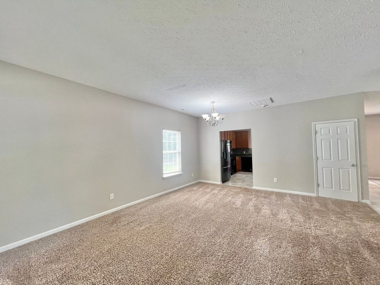 2019 Spring Creek Dr - Photo 4 of 32