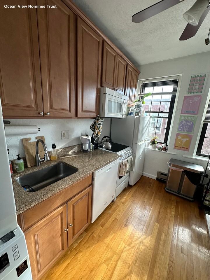 12 Charter St #4F