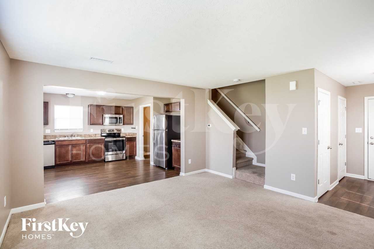 2822 Beethoven Ave - Photo 4 of 14