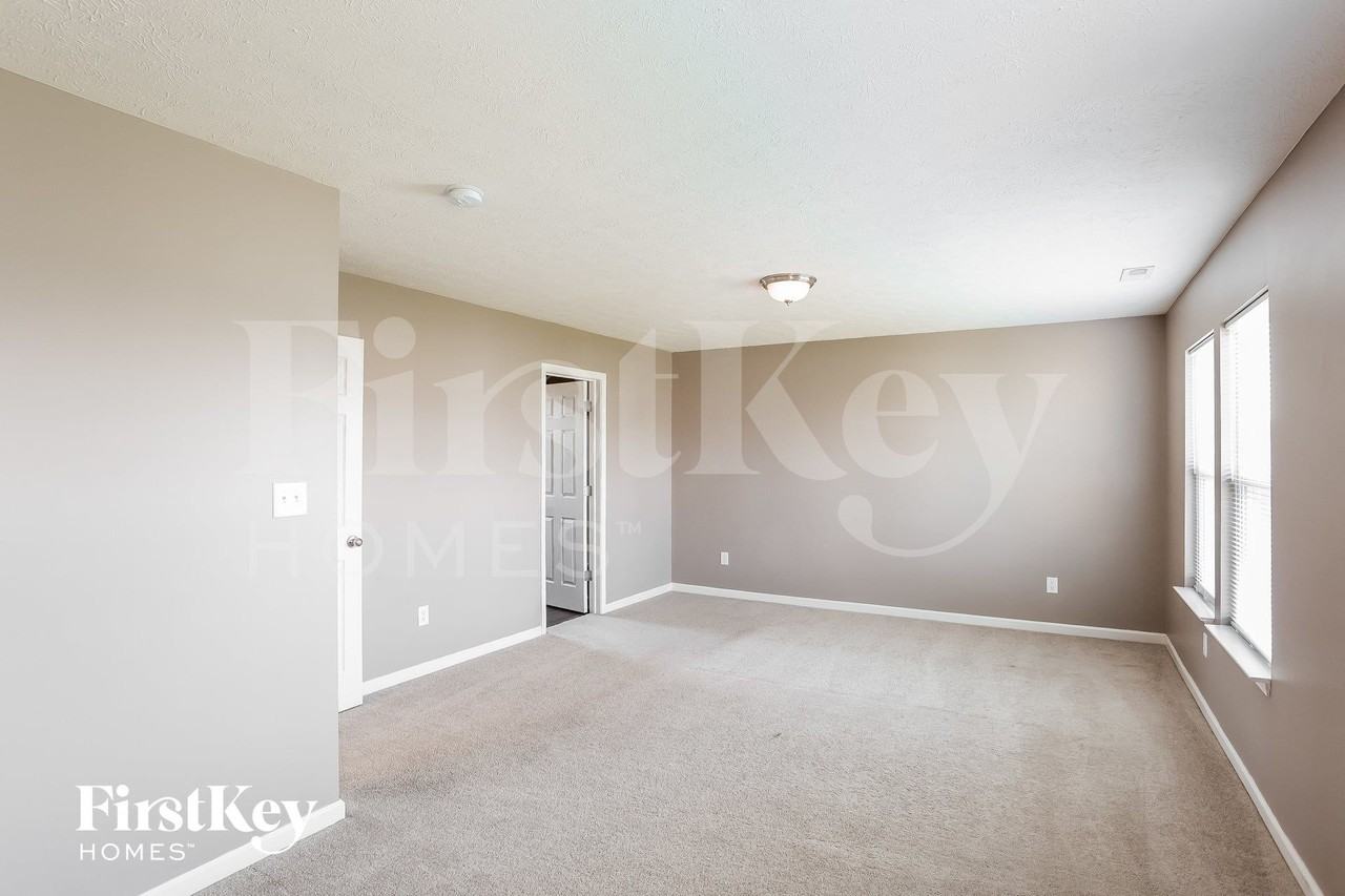 2822 Beethoven Ave - Photo 6 of 14
