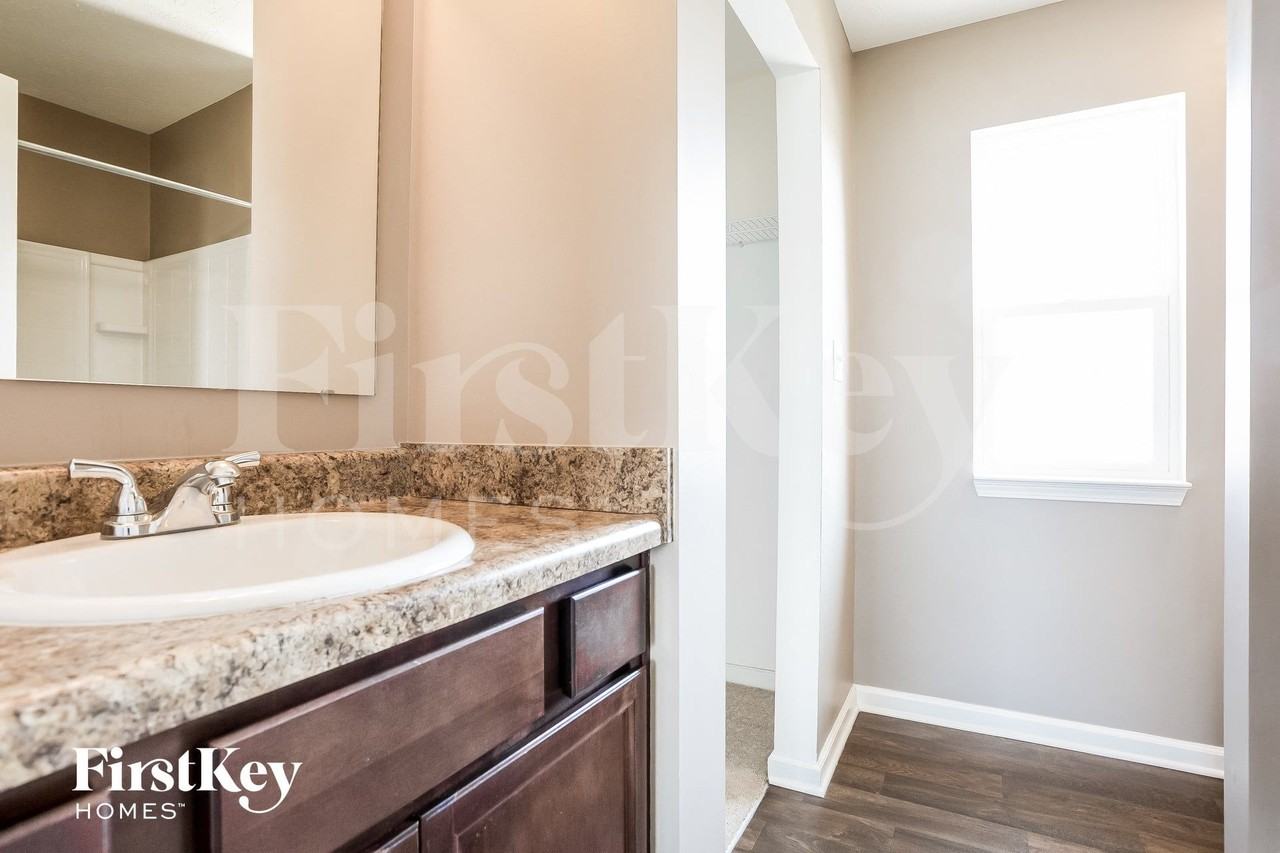 2822 Beethoven Ave - Photo 7 of 14
