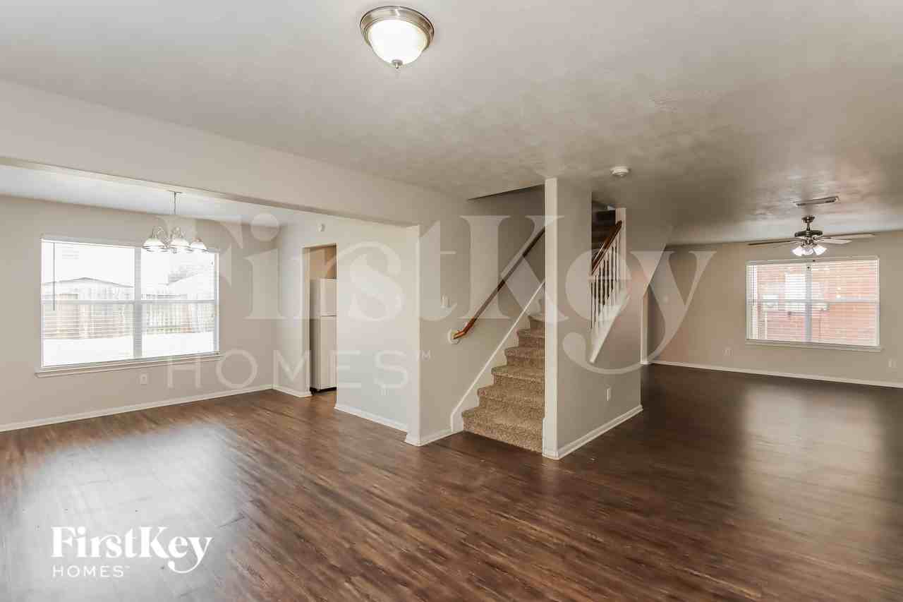 25339 Barmby Dr - Photo 4 of 17