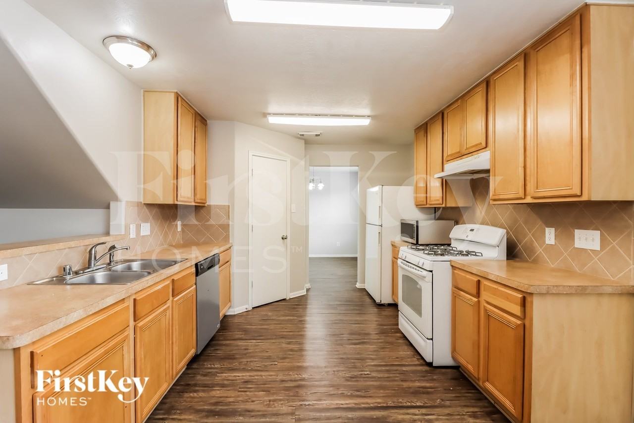 25339 Barmby Dr - Photo 6 of 17