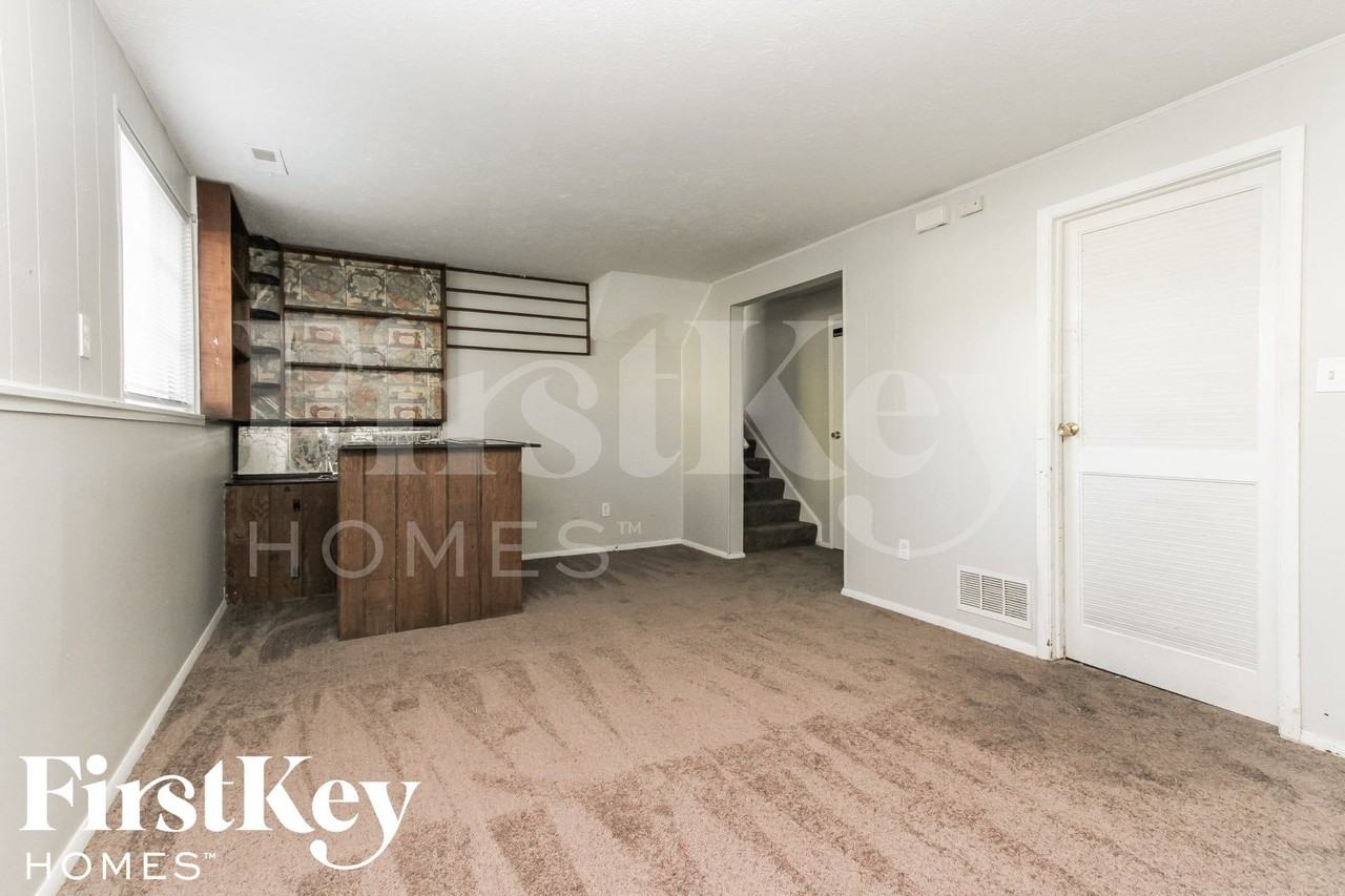 2530 Fairhaven Dr - Photo 2 of 15