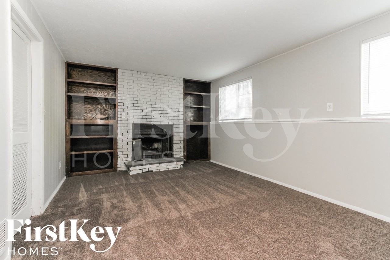 2530 Fairhaven Dr - Photo 3 of 15