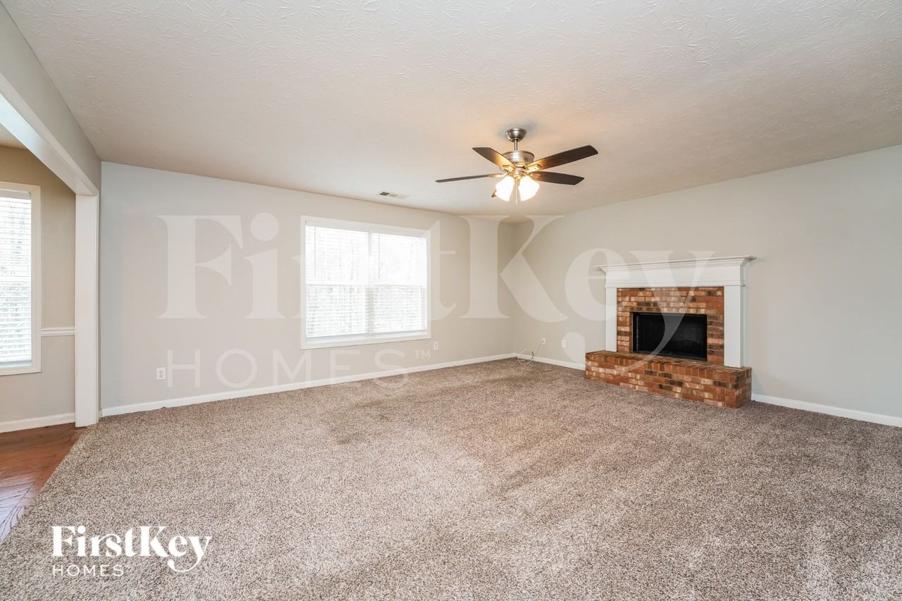 250 Landon Way - Photo 4 of 18