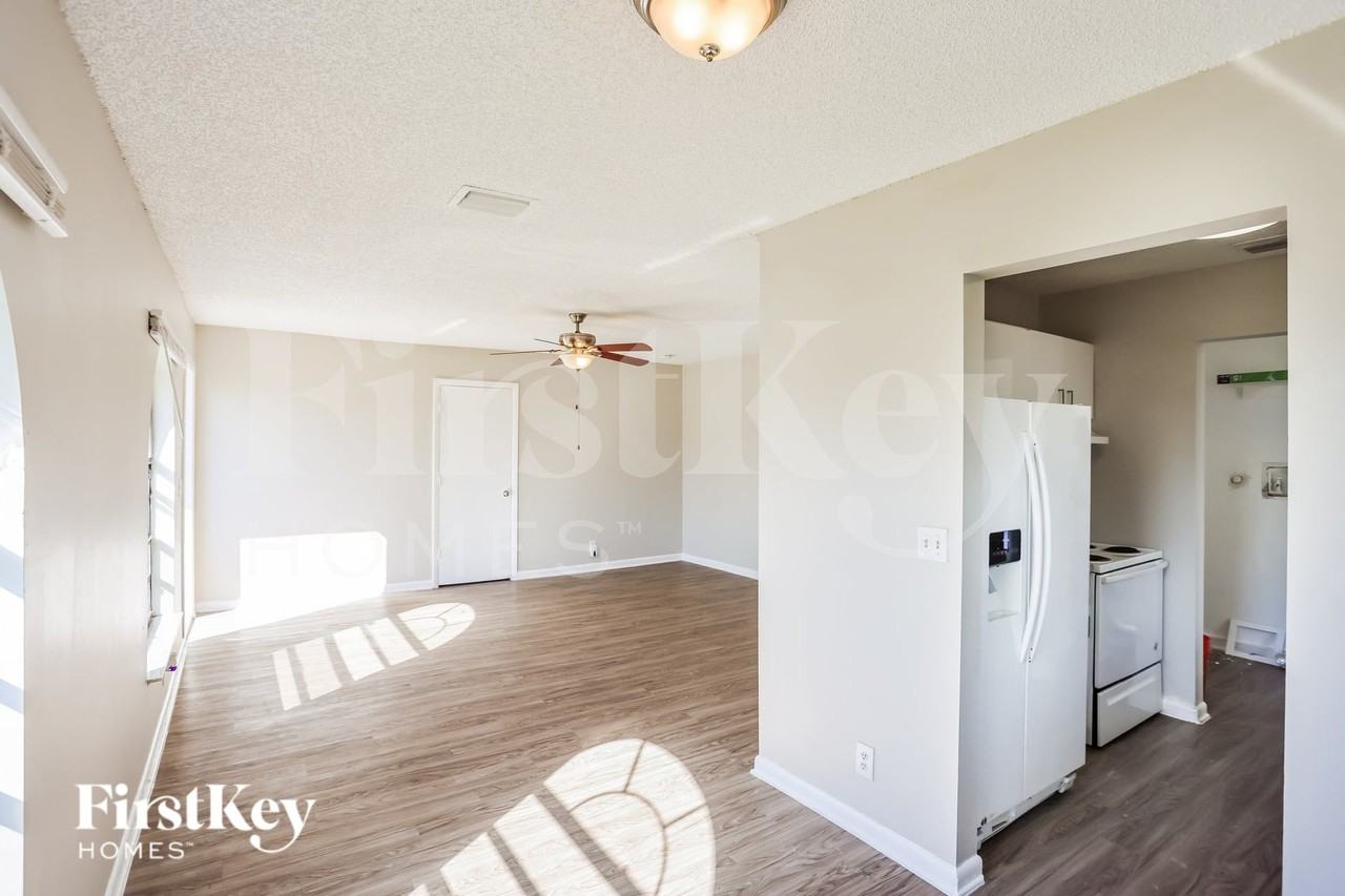 1301 Nw 2nd St - Photo 6 of 15