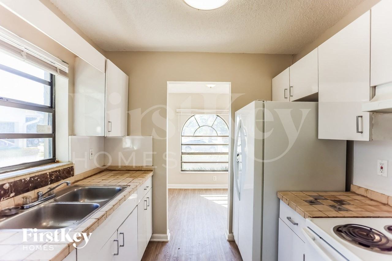 1301 Nw 2nd St - Photo 7 of 15