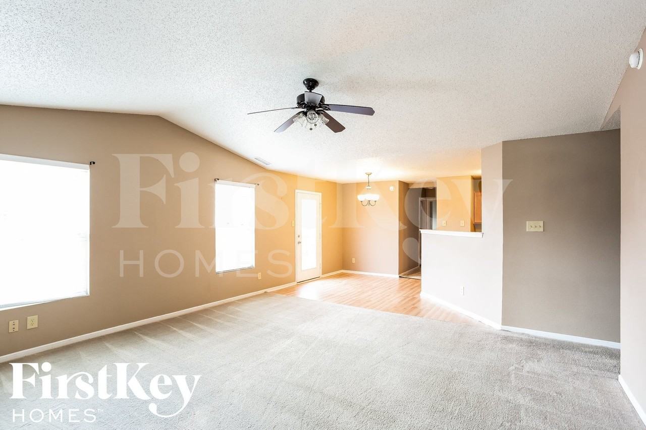11657 Presidio Dr - Photo 2 of 14