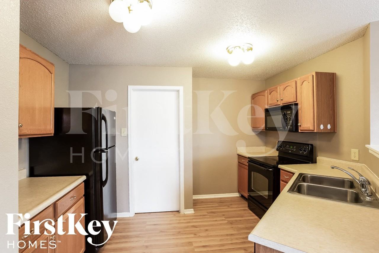 11657 Presidio Dr - Photo 4 of 14