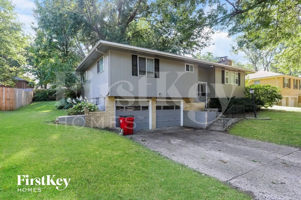 1004 Sw 14th Street Ter - Photo 2 of 15