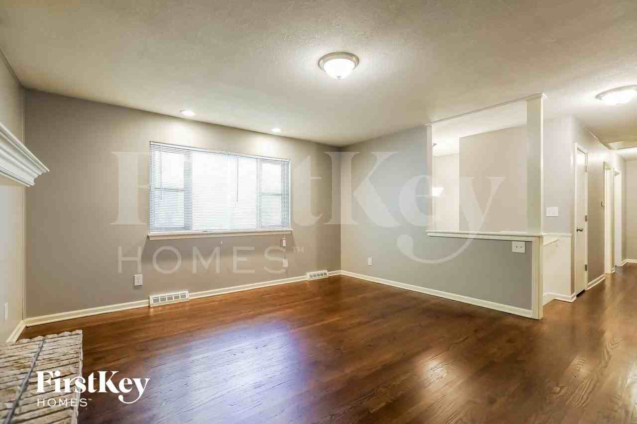 1004 Sw 14th Street Ter - Photo 4 of 15