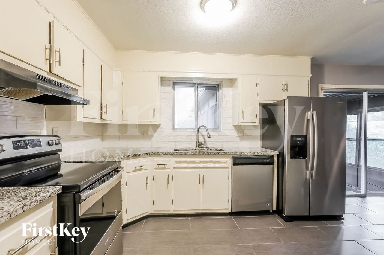 1004 Sw 14th Street Ter - Photo 7 of 15