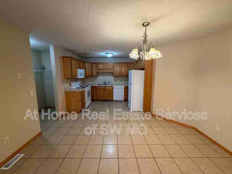 917 N Madison Ave - Photo 2 of 14