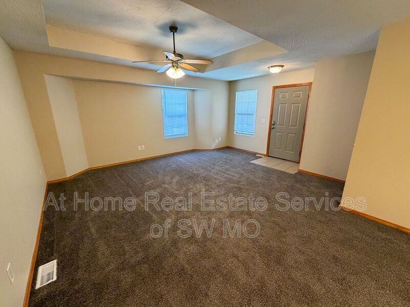 917 N Madison Ave - Photo 3 of 14