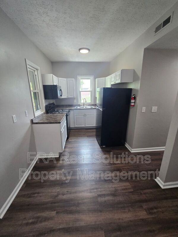 170 S Highland Ave - Photo 6 of 18