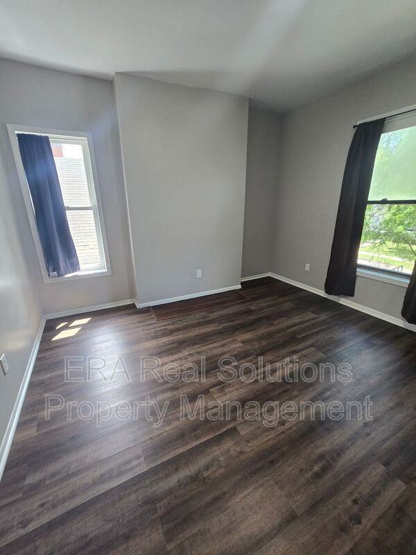 170 S Highland Ave - Photo 7 of 18