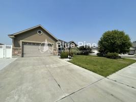 featured image of 340 Chateau Dr #1