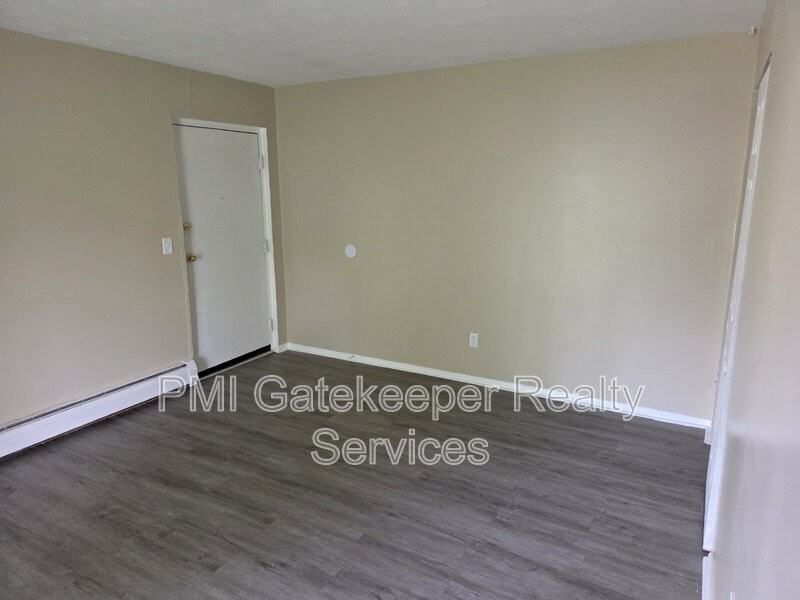 2459 Montana Ave #8 - Photo 5 of 26