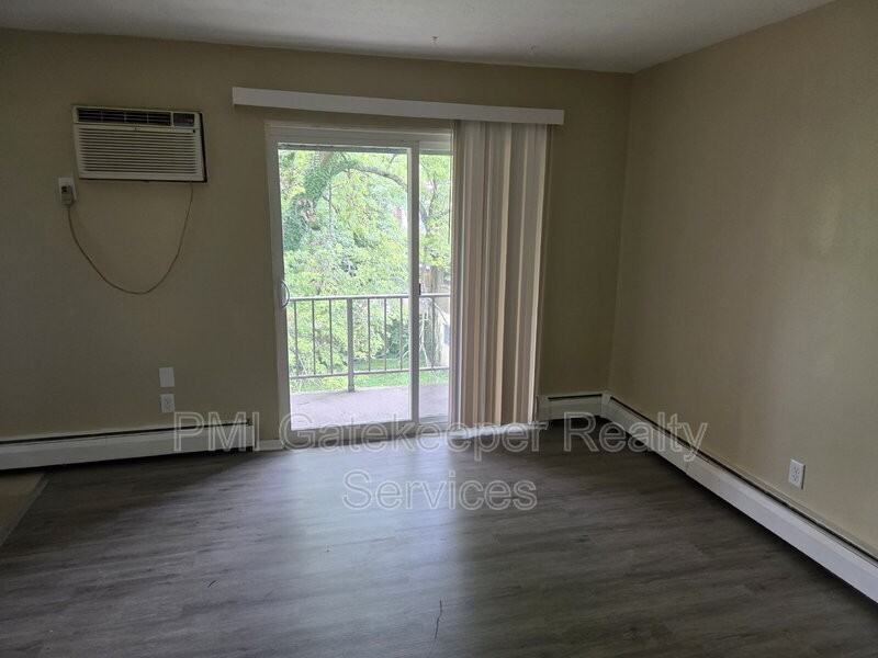 2459 Montana Ave #8 - Photo 6 of 26