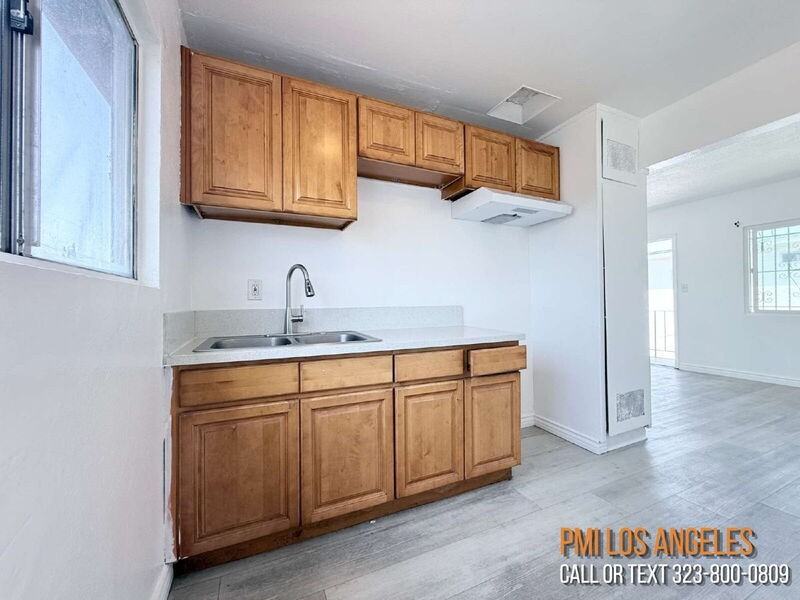 8306 S Main St #4 - Photo 3 of 11
