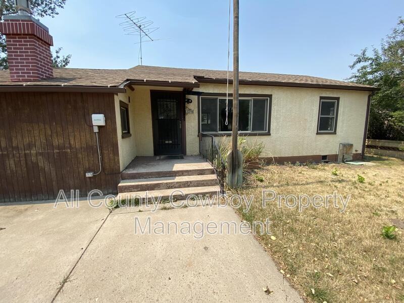 1020 S 11th St - Photo 2 of 15