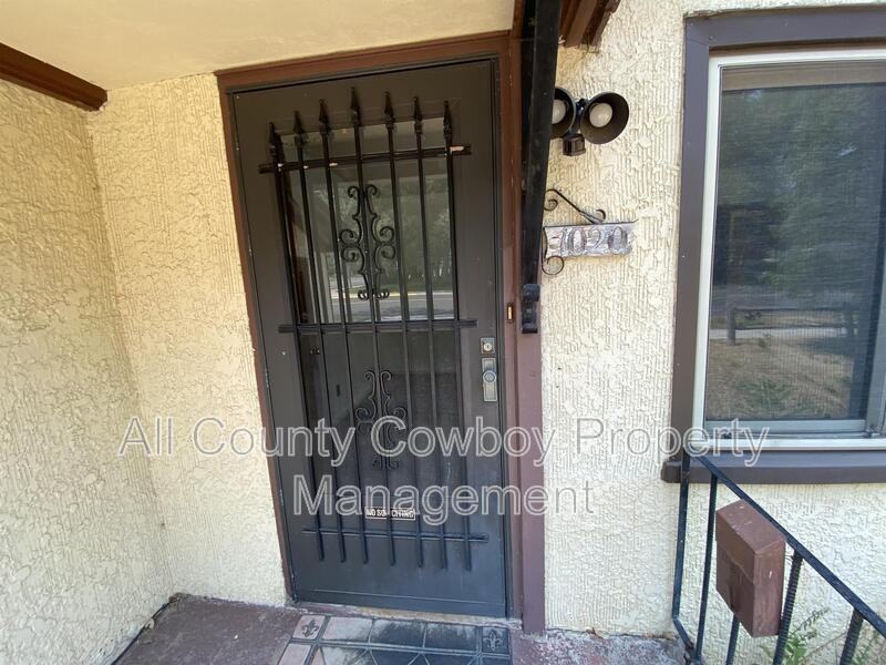 1020 S 11th St - Photo 3 of 15