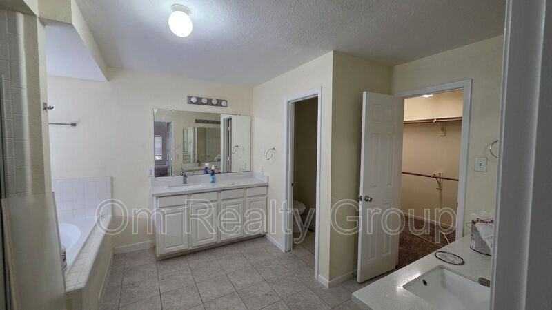 15335 Garett Green Cir - Photo 6 of 18