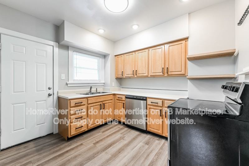 3025 Norwood Ave - Photo 2 of 21