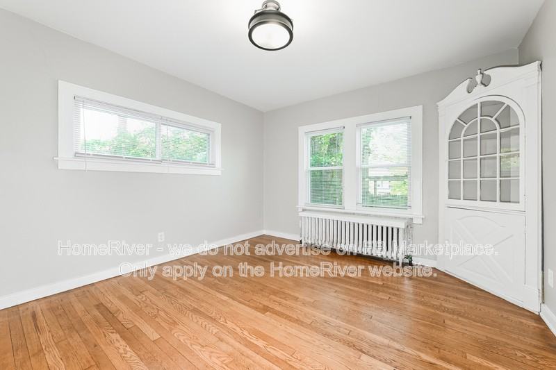3025 Norwood Ave - Photo 3 of 21