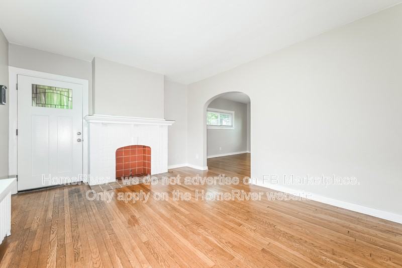 3025 Norwood Ave - Photo 4 of 21