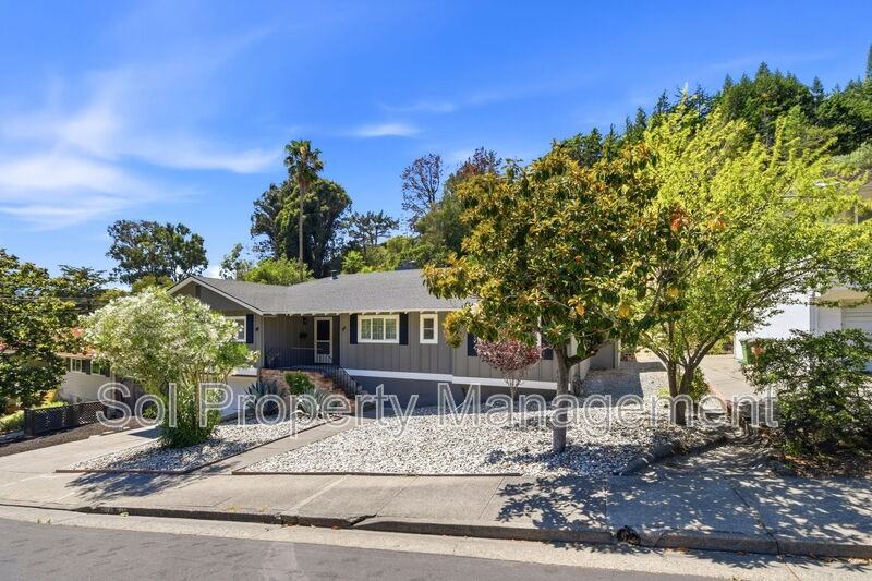67 Elizabeth Way - Photo 2 of 32