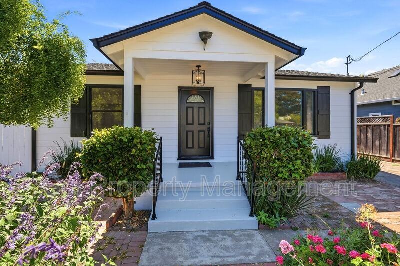 1863 43rd Ave - Photo 4 of 33