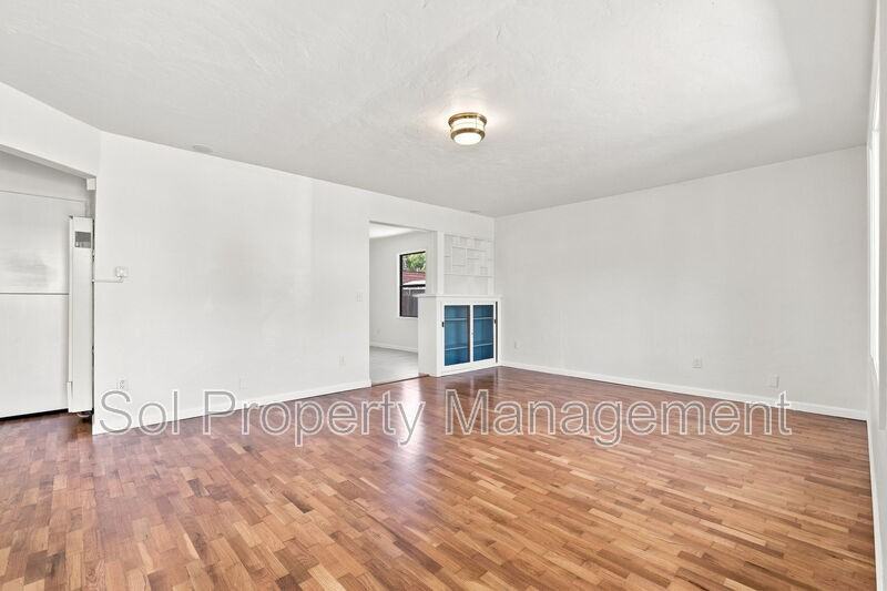 1863 43rd Ave - Photo 6 of 33