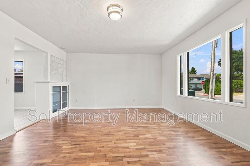 1863 43rd Ave - Photo 7 of 33