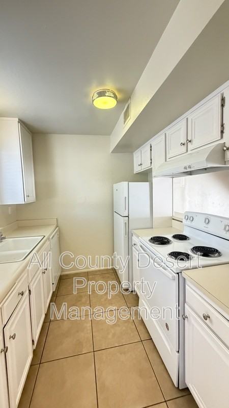 550 S El Cielo Rd #1 - Photo 6 of 19