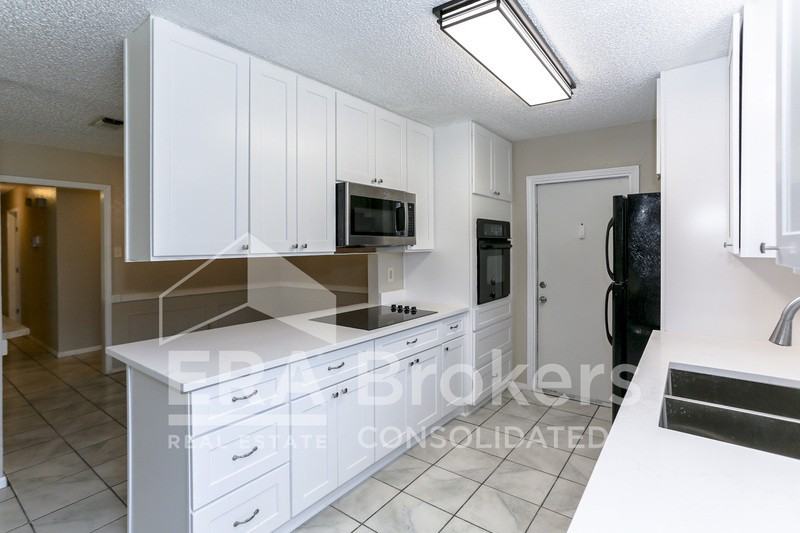 1712 Sherman Dr - Photo 6 of 25