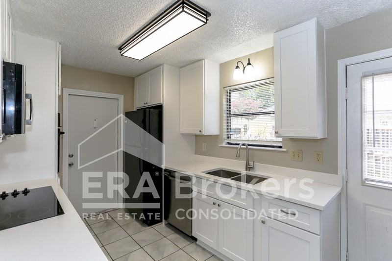 1712 Sherman Dr - Photo 7 of 25
