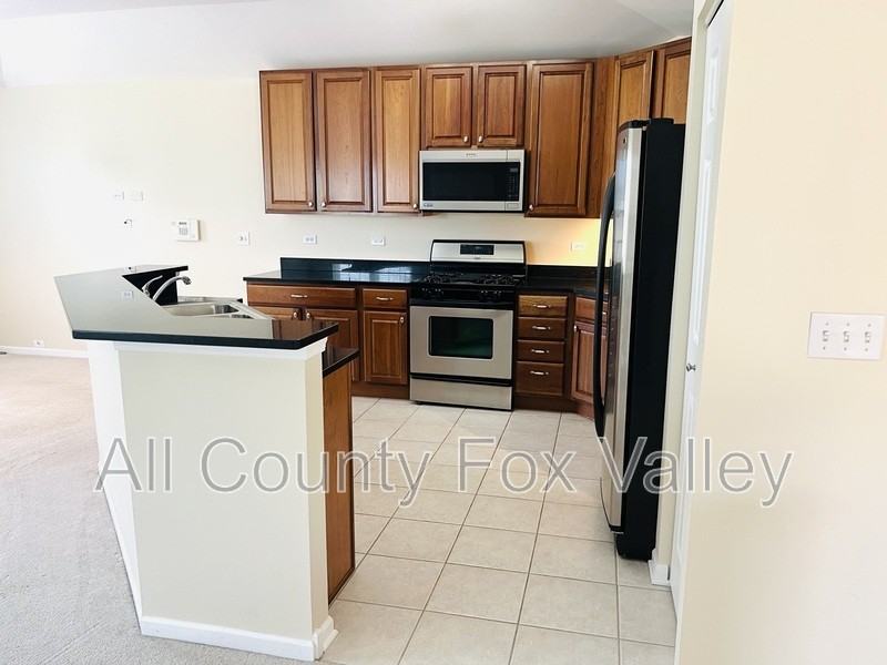 1844 Crenshaw Cir - Photo 5 of 33