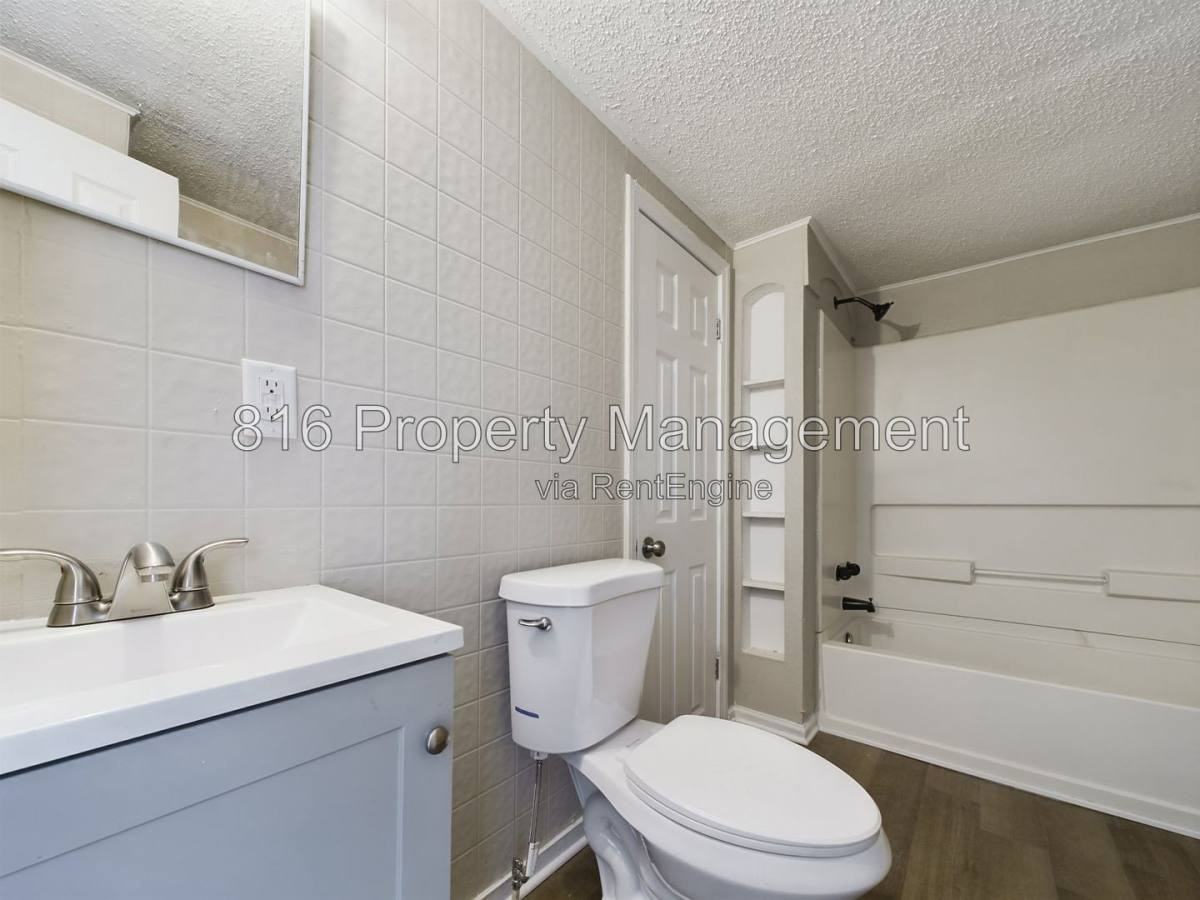 1013 W S Ave #2 - Photo 6 of 10
